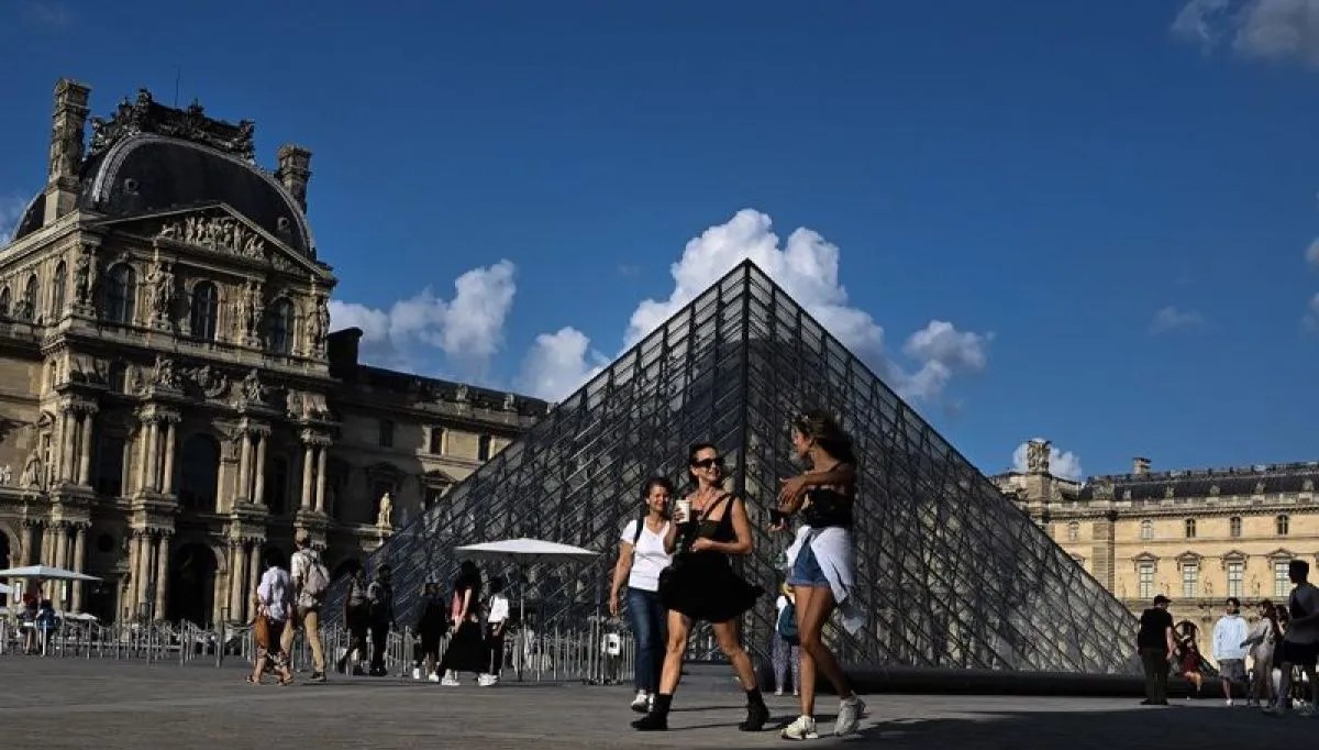 Penangkapan Terkait Kasus Pencurian di Louvre